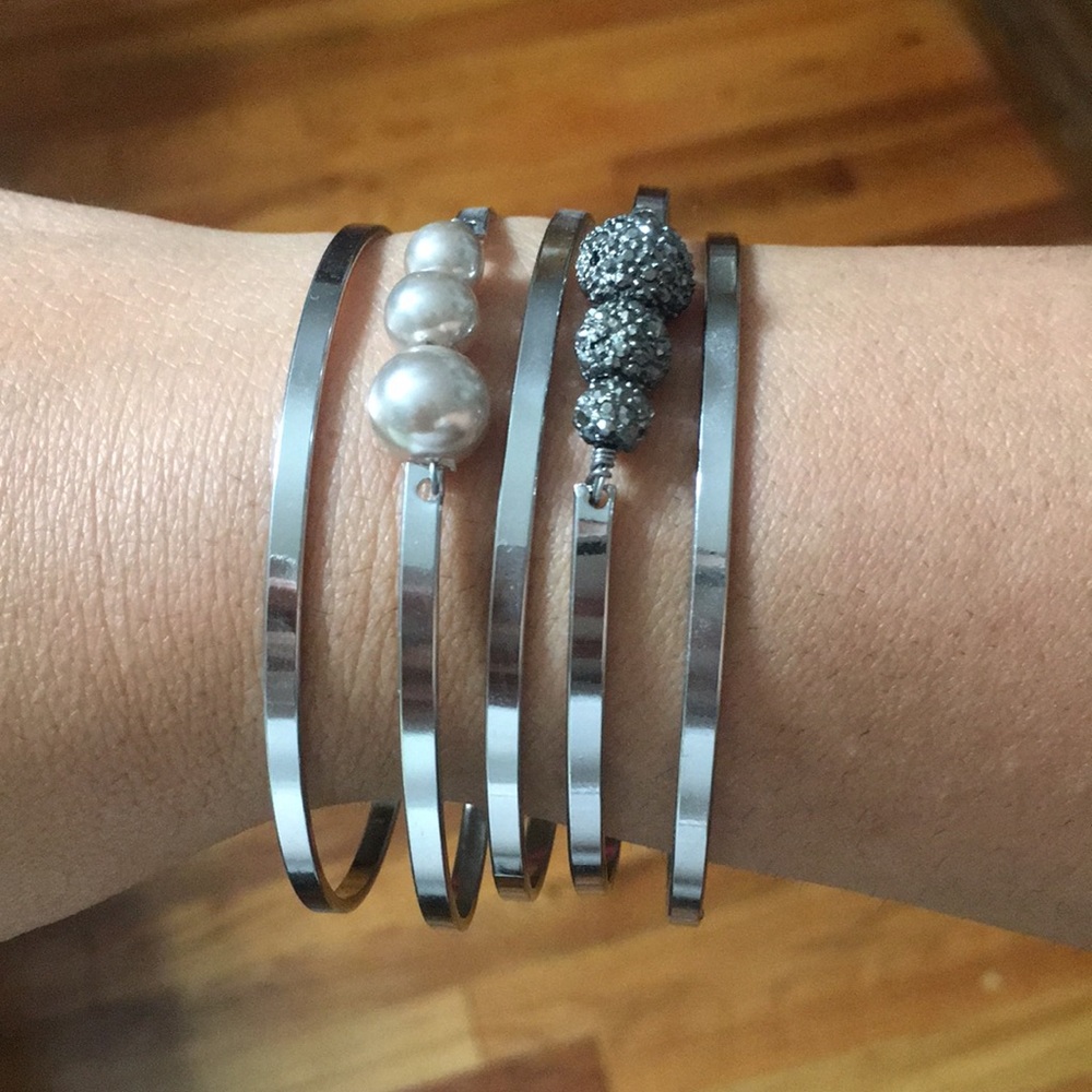 Pearl and rhinestone ball bracelet set